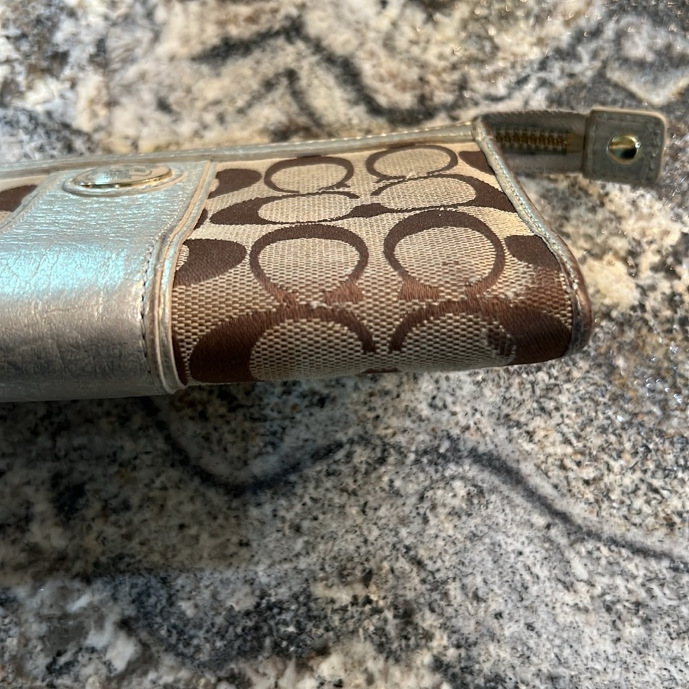 Coach wristlet/wallet - Picture 4 of 5